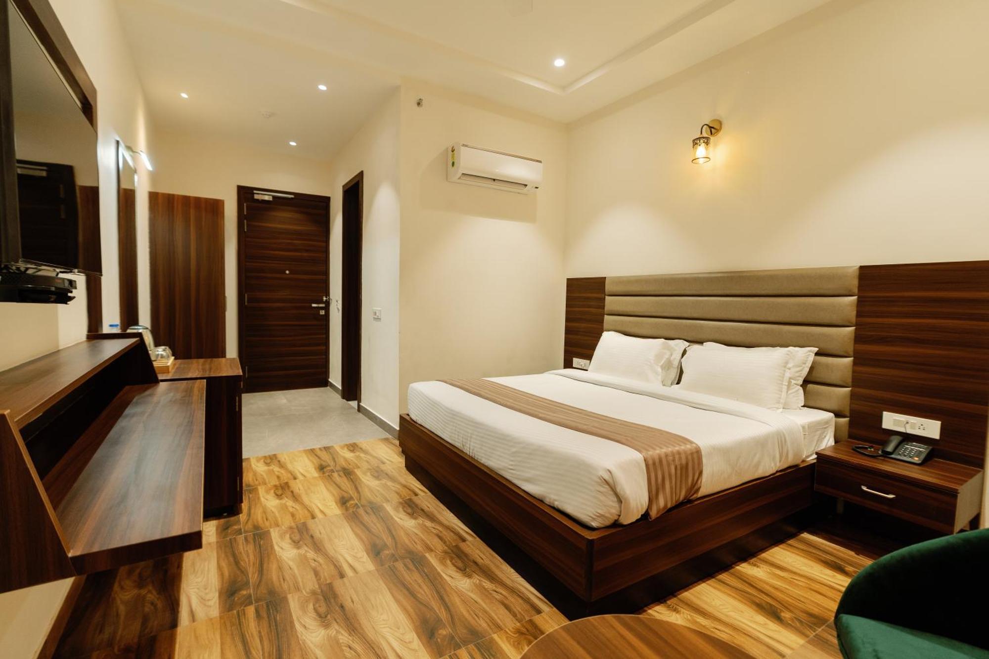 Grand Heritage Hotel & Resort Ludhiana Esterno foto