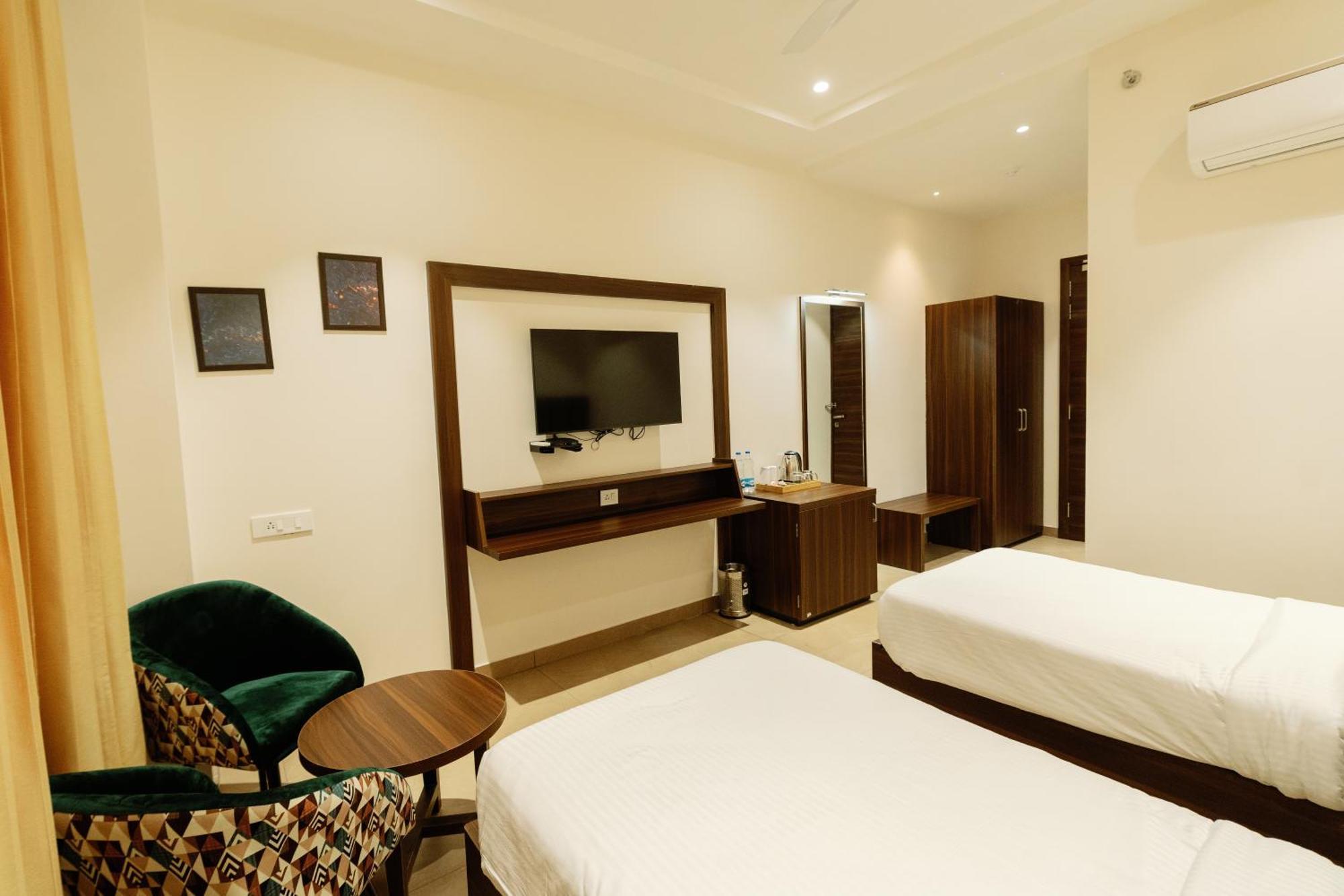 Grand Heritage Hotel & Resort Ludhiana Esterno foto